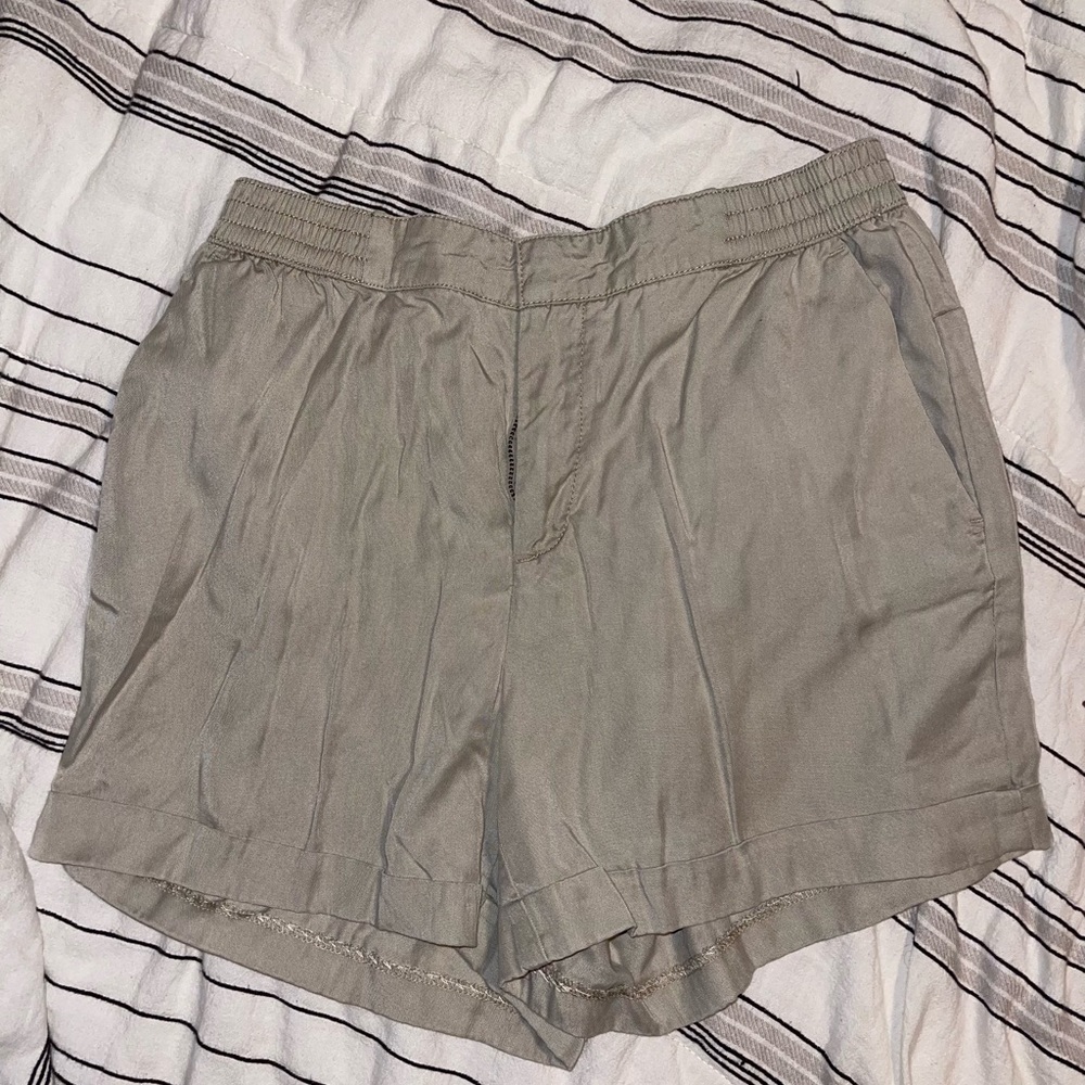 Beige shorts size m